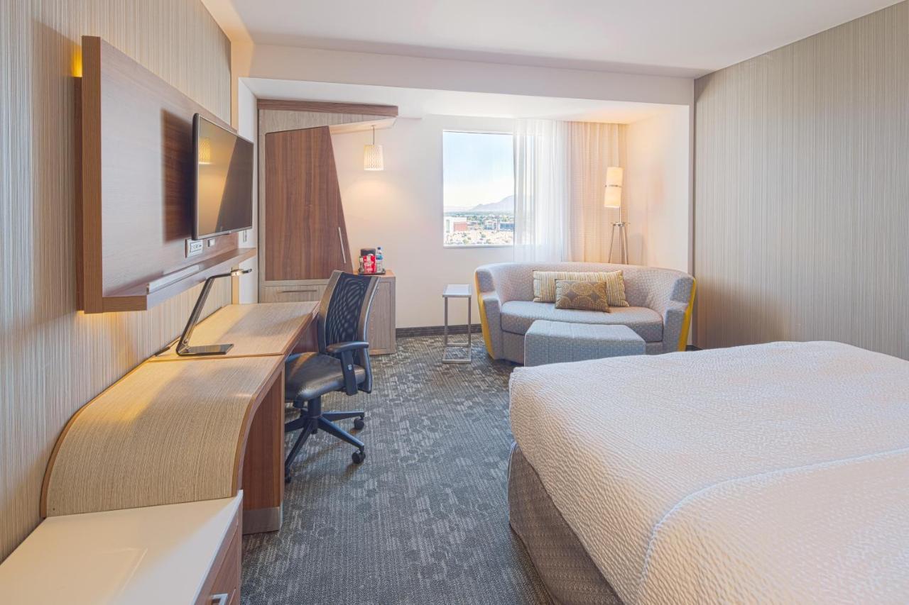 Courtyard By Marriott Салтильо Екстериор снимка