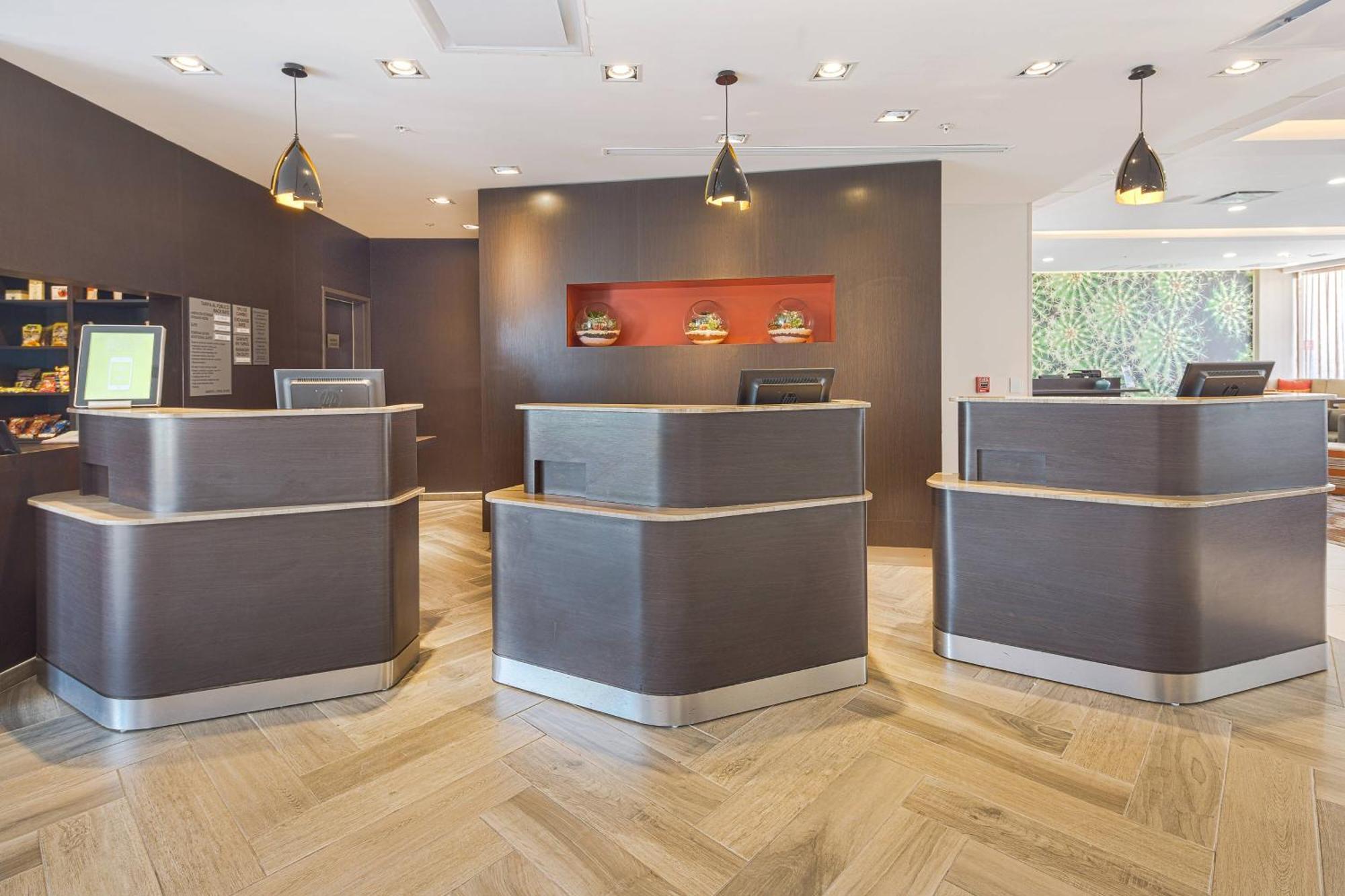 Courtyard By Marriott Салтильо Екстериор снимка