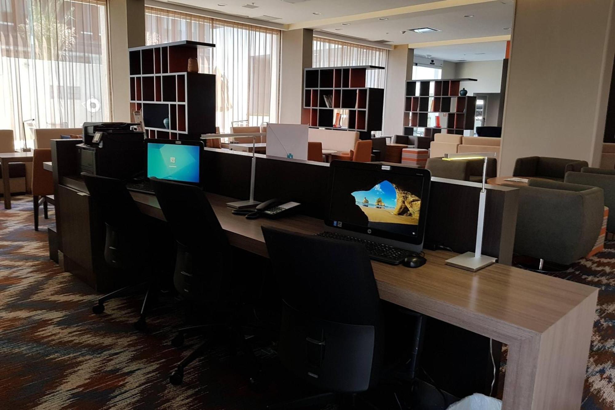 Courtyard By Marriott Салтильо Екстериор снимка