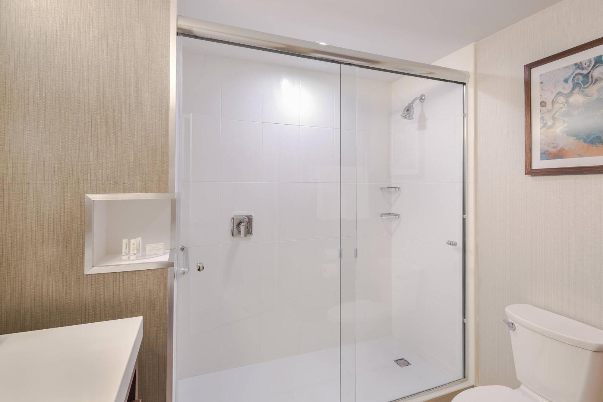 Courtyard By Marriott Салтильо Екстериор снимка