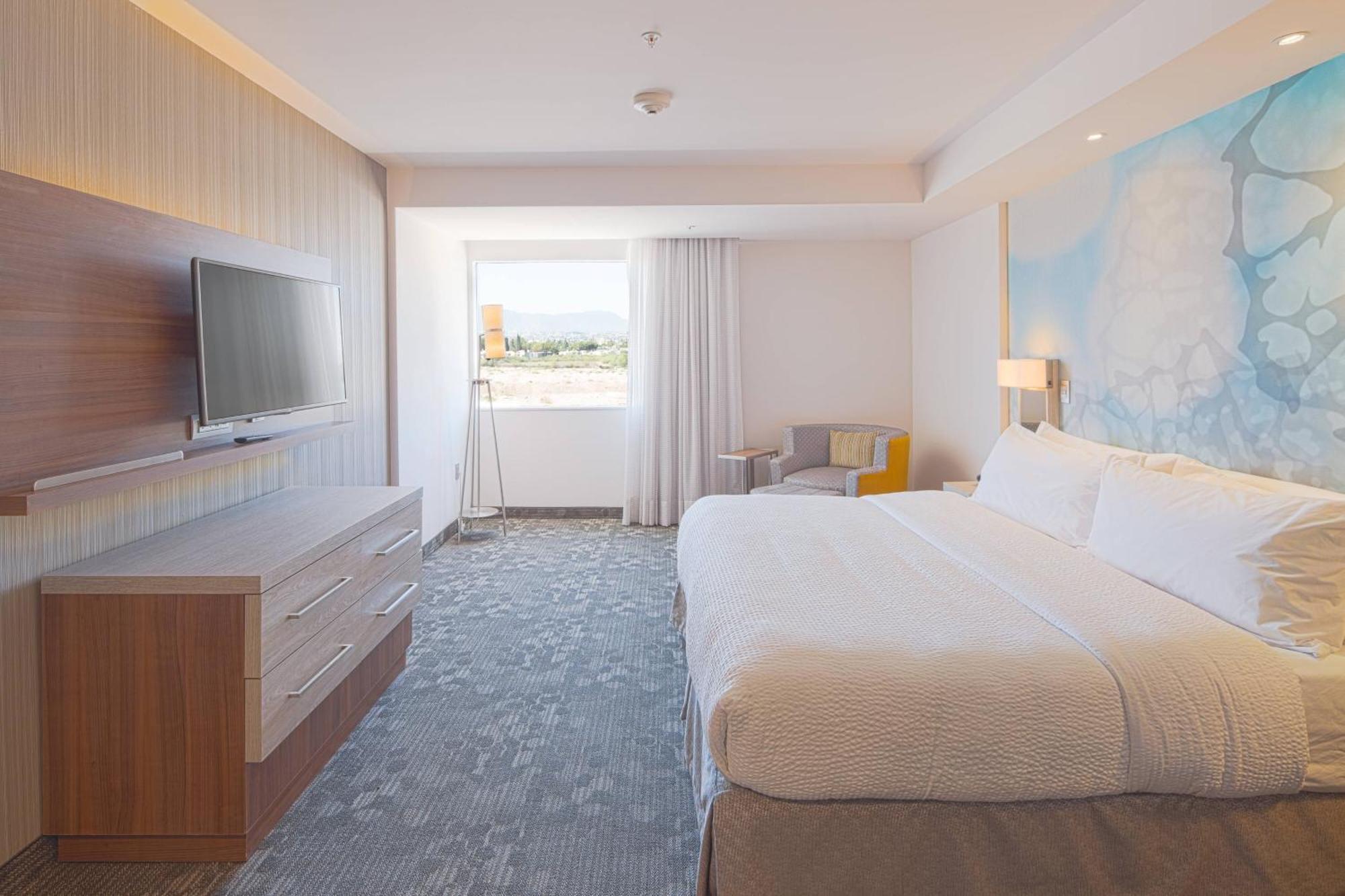 Courtyard By Marriott Салтильо Екстериор снимка