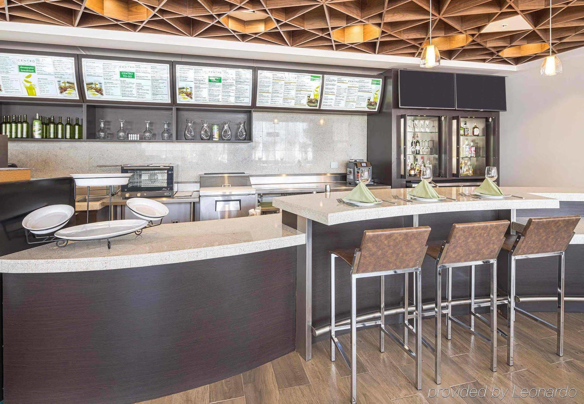 Courtyard By Marriott Салтильо Екстериор снимка