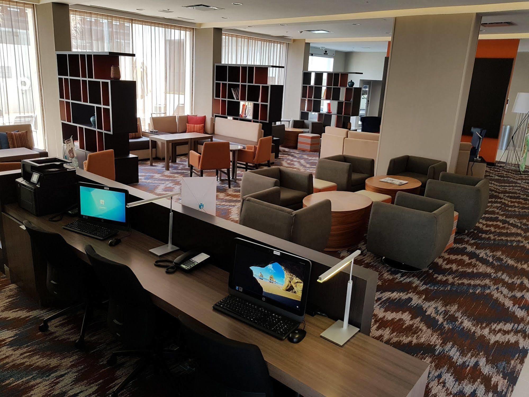 Courtyard By Marriott Салтильо Екстериор снимка