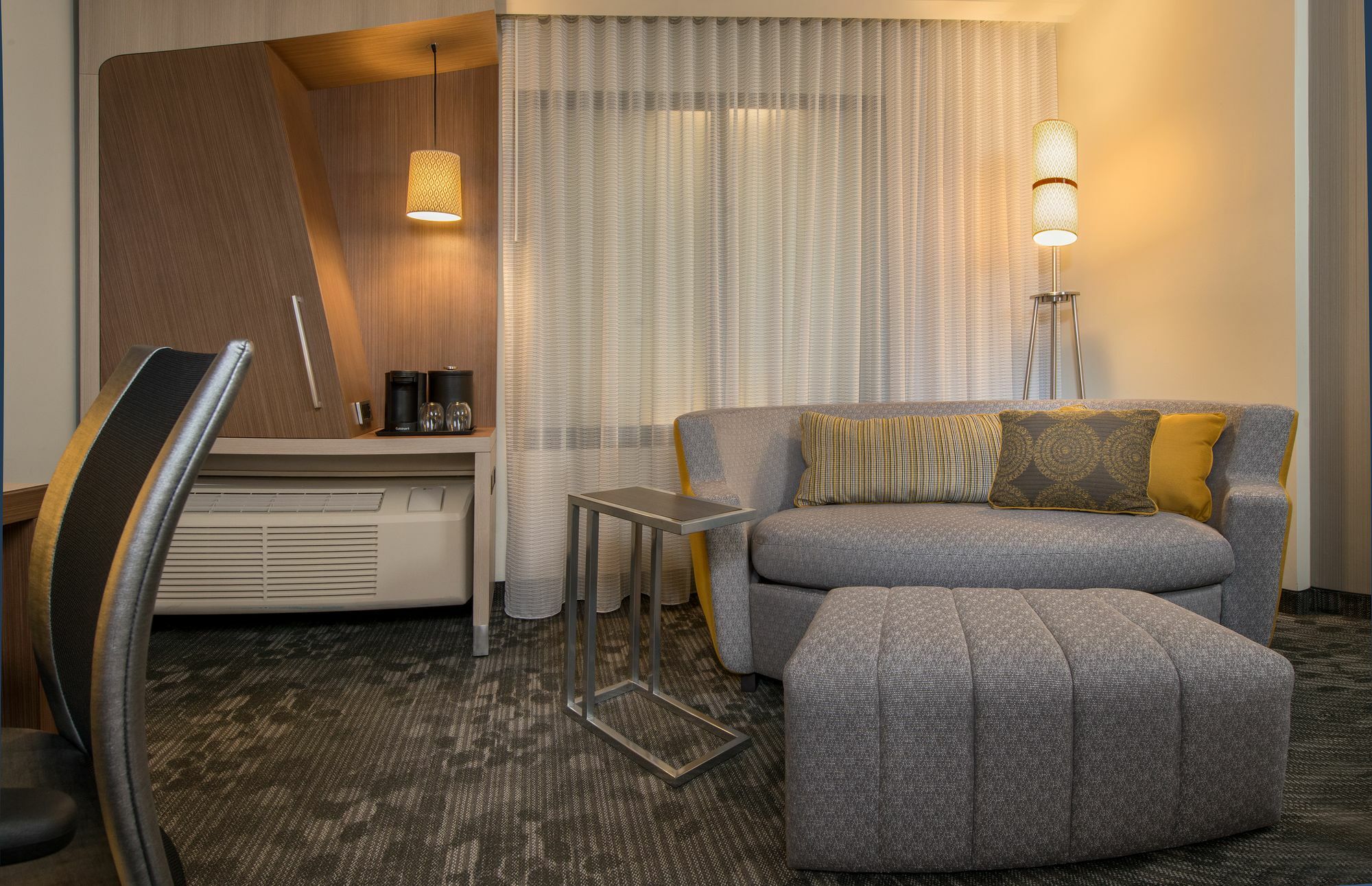 Courtyard By Marriott Салтильо Екстериор снимка